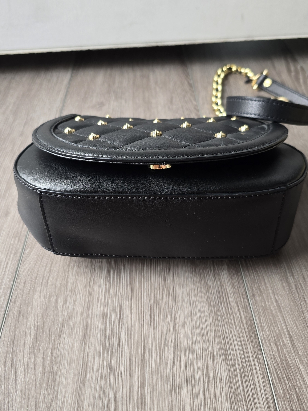 C Wonder Genuine Leather Black Quilted Crossbody Gold Dog Stud Chain Strap - Picture 2 of 15